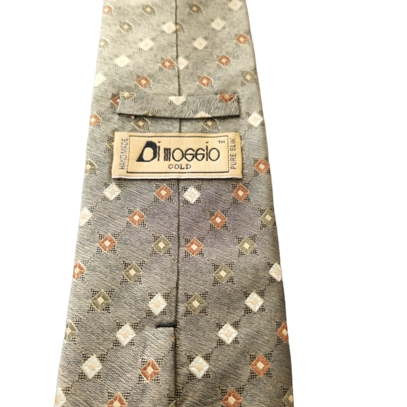 Van Heusen and Dimaggio Gold ties - Picture 5 of 8